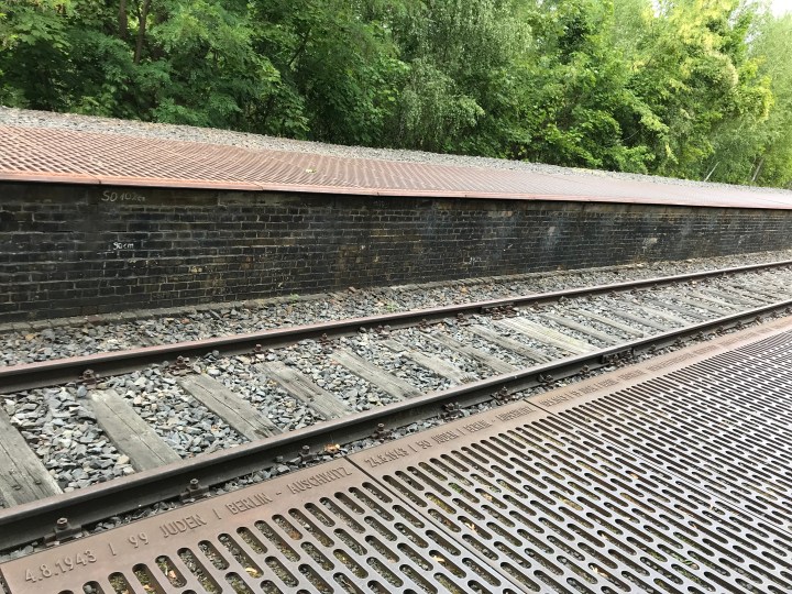 5A429147-9567-4B28-B985-D0498190258E