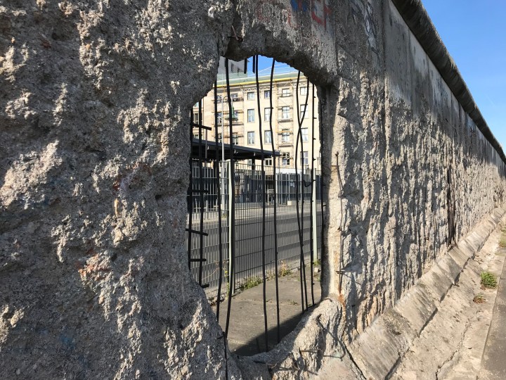 6BDB9D76-36F8-400C-8A86-FBE132847BF8